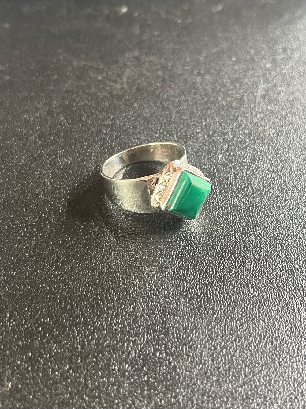 Sterling Silver Ring. Handmade. Green Center stone. 925. Size 8.5.